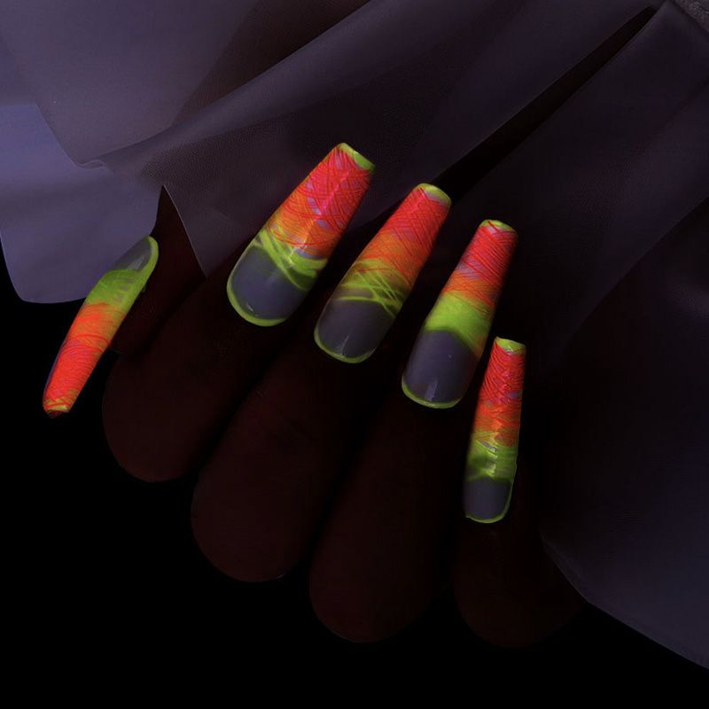 luminous spider nail gel5.jpg